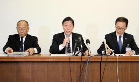 兵庫区役所職員が新型コロナウイルスに感染したことを受けて開かれた記者会見＝９日午前、神戸市役所（撮影・初鹿野俊）