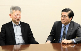 感染の予防策を語る県医師会の平林弘久理事（左）と足立光平副会長＝神戸市中央区磯上通６、県医師会館