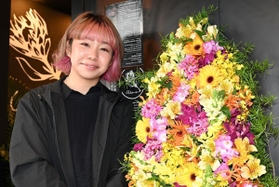 フラワーアーティストの土内悠実さん＝神戸市中央区小野柄通６