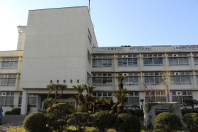 高砂市役所＝高砂市荒井町千鳥１