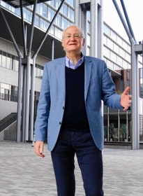 ラウパッハ・スミヤ・ヨーク教授＝大阪府茨木市、立命館大