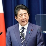 新型コロナウイルスの感染抑止に向けた政府の取り組みについて記者会見する安倍首相＝２９日午後、首相官邸