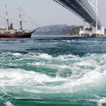 鳴門海峡の渦潮