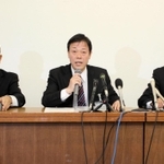 兵庫区役所職員が新型コロナウイルスに感染したことを受けて開かれた記者会見＝９日午前、神戸市役所（撮影・初鹿野俊）