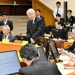 新型コロナウイルス感染症対策本部会議の第３回会合であいさつする兵庫県の井戸敏三知事＝１２日午後、神戸市中央区下山手通５、県災害対策センター