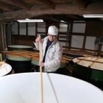 山田錦などの酒米を原料に日本酒を醸造する酒蔵＝姫路市内
