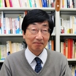 新型コロナウイルスをめぐる情報発信のあり方について語る土田昭司・関西大教授＝大阪府高槻市、関西大