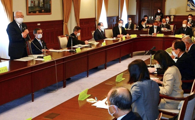 緊急事態宣言の発令を受け開かれた、兵庫県の第２回新型コロナウイルス感染症対策協議会＝９日午前、神戸市中央区、兵庫県公館（撮影・秋山亮太）