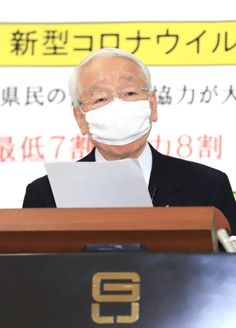 緊急事態宣言から２週間となり、県民に改めて不要不急の外出自粛を呼び掛ける井戸敏三知事＝２１日午後、兵庫県庁（撮影・大森　武）