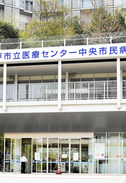 院内感染が拡大している神戸市立医療センター中央市民病院＝神戸市中央区港島南町２
