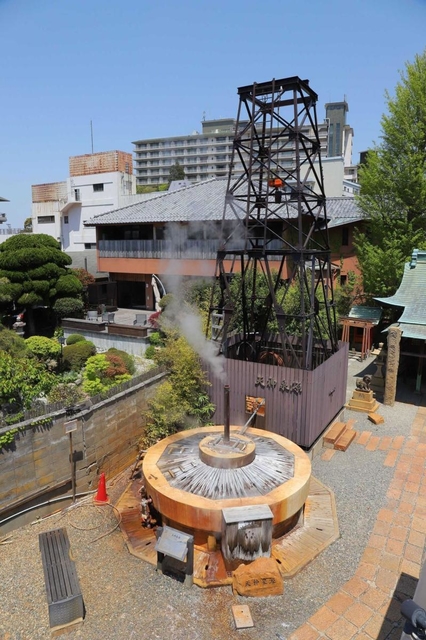 神戸市が管理する泉源「天神泉源」＝３０日午前、神戸市北区有馬町（撮影・吉田敦史）