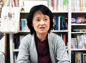 「あえて情報に触れない時間を持つことも、ＳＮＳの賢い使い方だ」と話す大阪大の三浦麻子教授＝大阪府吹田市