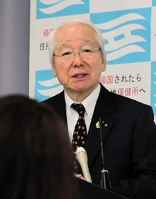 海外渡航者や夜間飲食業向けに厳重警戒を呼び掛ける井戸敏三県知事＝１日午前、兵庫県庁（撮影・中西幸大）