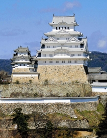 姫路城＝姫路市本町