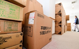 軽症患者が療養に使う宿泊棟。１１日からの使用に備えて物品の搬入も始まった＝神戸市中央区（撮影・中西幸大）