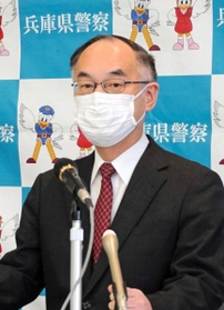 離任に際して会見する兵庫県警の加藤晃久本部長＝県警本部