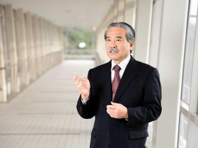 神戸学院大学・総合リハビリテーション学部長阪田憲二郎さん＝神戸市西区、神戸学院大学（撮影・中西幸大）