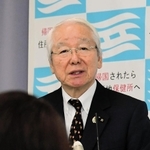 海外渡航者や夜間飲食業向けに厳重警戒を呼び掛ける井戸敏三県知事＝１日午前、兵庫県庁（撮影・中西幸大）