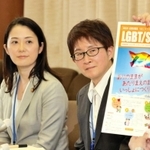 ＬＧＢＴ（性的少数者）などへの理解を広げる施策を担う明石市の専門職員になった増原裕子さん（左）と高橋朗さん＝明石市中崎１、明石市役所（撮影・斎藤雅志）