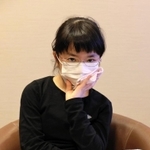 対局を振り返る仲邑菫初段＝２日午後、大阪市北区茶屋町（撮影・斎藤雅志）