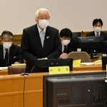 新型コロナウイルス感染症対策本部会議で発言する井戸敏三知事＝３日午後、神戸市中央区中山手通５、災害対策センター（撮影・後藤亮平）