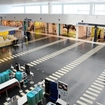 閑散とした神戸空港＝11日午前９時４９分、神戸市中央区（撮影・伊田雄馬）