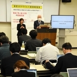 新型コロナウイルス感染拡大防止のための休業要請について知事から説明がされた会見＝１３日午後６時すぎ、兵庫県庁（撮影・後藤亮平）