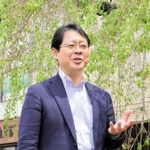 「コロナ禍は災害法制で対応を」とする緊急提言書をまとめた津久井進弁護士＝西宮市内