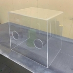 楠目さんがより使いやすいように改良したエーロゾルボックス（楠目さん提供）