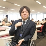 尼崎ＪＲ脱線事故で重傷を負った林浩輝さん。「過去を悔やんでも未来は明るくならない」と仕事に励む＝大阪市西淀川区御幣島３（撮影・風斗雅博）