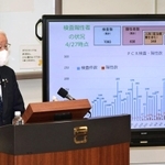 検査陽性者の状況などに触れ、大型連休中の外出自粛を呼び掛ける井戸敏三知事＝２８日午後、神戸市中央区、兵庫県庁（撮影・秋山亮太）
