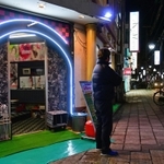 新型コロナの感染拡大が進み、人通りが減った歓楽街＝３月１４日、神戸市兵庫区福原町（画像の一部を加工しています）