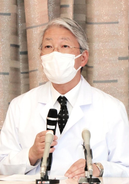会見で話す神戸市立医療センター中央市民病院の木原康樹院長＝神戸市中央区、神戸市役所（撮影・井川朋宏）