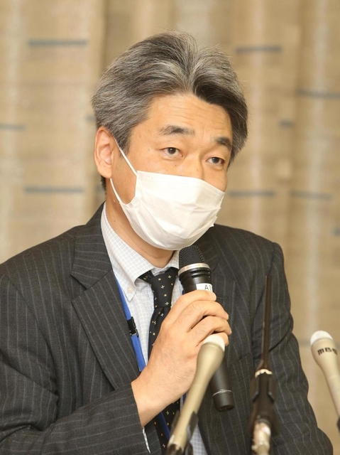 新型コロナウイルス感染症患者の発生などについて記者会見する神戸市健康局の花田裕之担当局長＝１６日午後１時３８分、神戸市中央区加納町６、神戸市役所（撮影・辰巳直之）