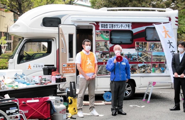 災害救援に使われるキャンピングカー＝神戸市中央区東川崎町１
