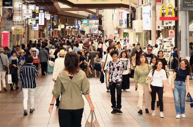 ２０１９年９月１９日の三宮センター街＝神戸市中央区