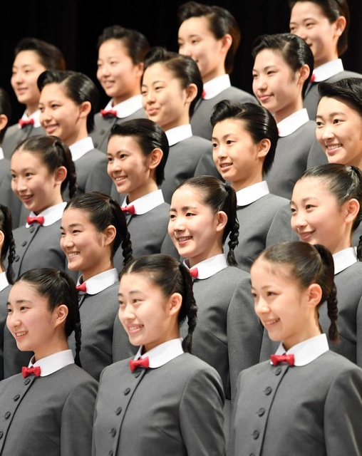 昨年の入学式前撮影の様子＝２０１９年４月１８日午前、宝塚市武庫川町