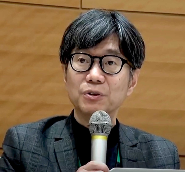 立命館大学経済学部教授の松尾匡さん＝東京都（本人提供）