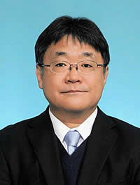 大手前大学総合文化学部　尾崎耕司教授