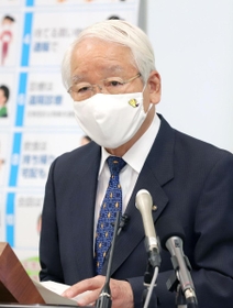 自粛などの見直しや再要請の基準について説明する兵庫県の井戸敏三知事＝１４日午後、神戸市中央区下山手通４（撮影・吉田敦史）