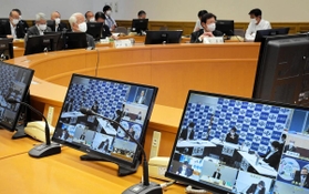８府県の知事や市長が参加し、オンラインで開かれた関西広域連合の会議＝２８日午前、神戸市中央区中山手通５、兵庫県災害対策センター（撮影・三津山朋彦）