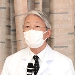 会見で話す神戸市立医療センター中央市民病院の木原康樹院長＝神戸市中央区、神戸市役所（撮影・井川朋宏）