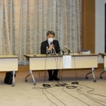 会見する神戸市や神戸労災病院幹部ら＝１０日午後、神戸市役所