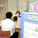 ハローワーク神戸に設けられている就職氷河期世代専門窓口＝１２日午前、神戸市中央区相生町１（撮影・中西幸大）