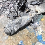 収集車内で燃えたごみの中に缶があった（明石市提供）