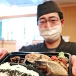 ひとり親家庭に無償提供している「サクラマス弁当」＝神戸市中央区下山手通２