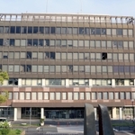 伊丹市役所外観＝伊丹市千僧１