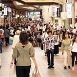 ２０１９年９月１９日の三宮センター街＝神戸市中央区