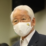 休業要請の全面解除について説明する井戸敏三・兵庫県知事＝２６日午後、神戸市中央区下山手通４（撮影・吉田敦史）