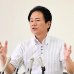 会見する加西市の西村和平市長＝２７日午後、加西市役所
